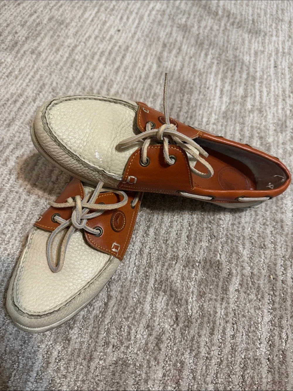 Dooney & Bourke Two-Tone Leather Men's Boat Shoes in Cream and Brown. Size 9